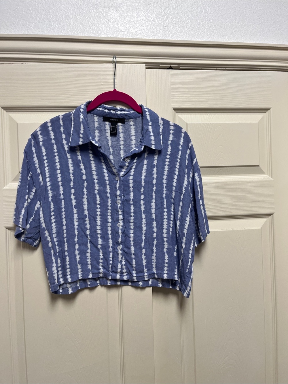 Forever 21 Blue and White Cropped Tie-Dye Button Shirt